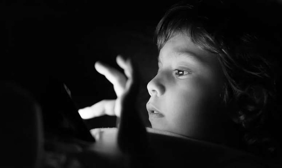 أضرار الهواتف على الأطفال