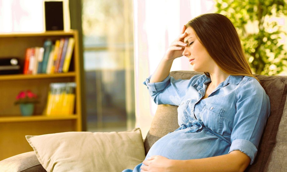 امرأة حامل تعاني من الاكتئاب