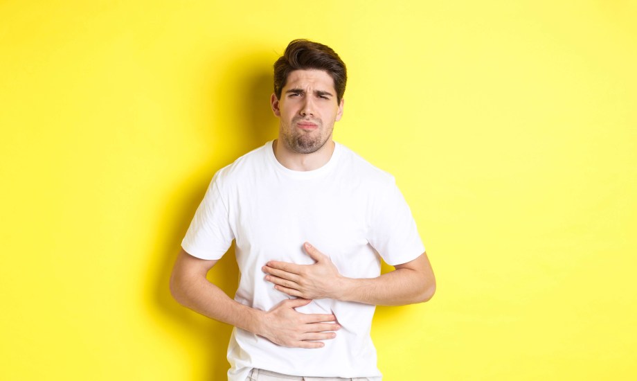 شخص يشعر بالحموضة