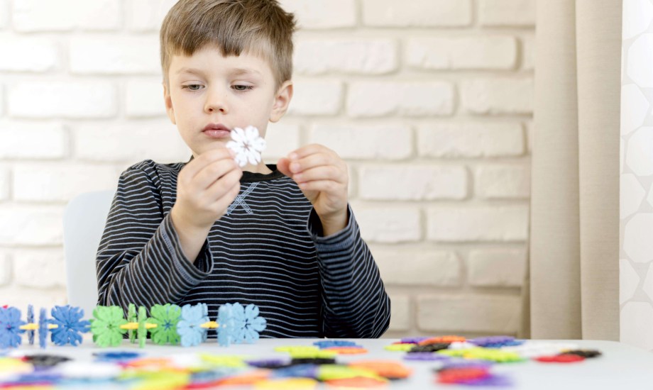 طفل مصاب بالتوحد