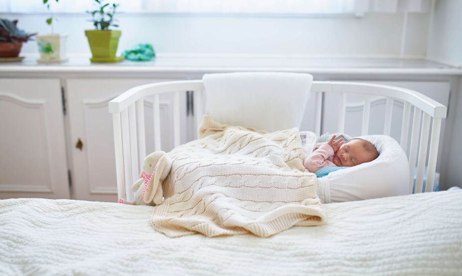 طفل حديث الولادة