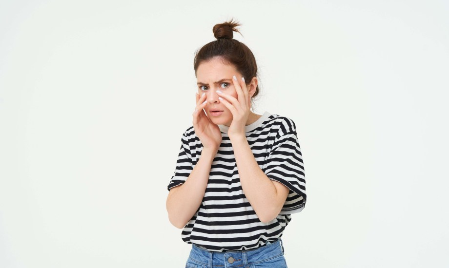 تساقط شعر الحواجب