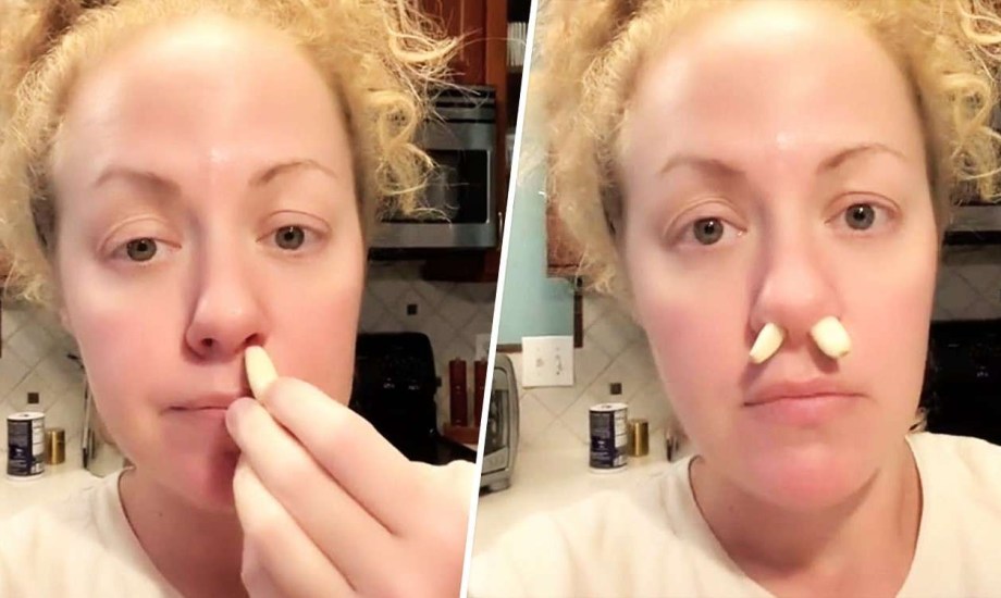 سيدة تضع الثوم في أنفها