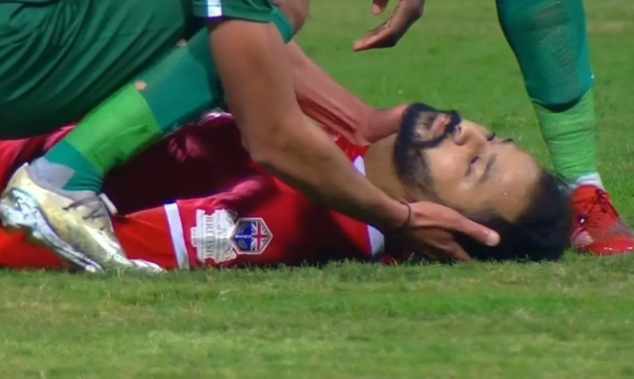 اللاعب المصري أحمد رفعت لدى إصابة بسكتة قلبية خلال مباراة فريقه فيوتشر ضد الاتحاد السكندري