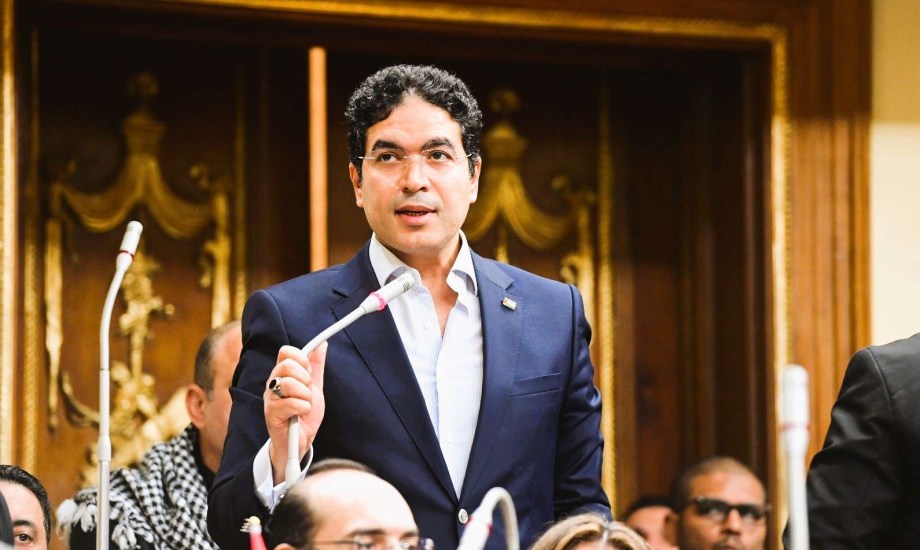 ضياء الدين داوود يهاجم الحكومة