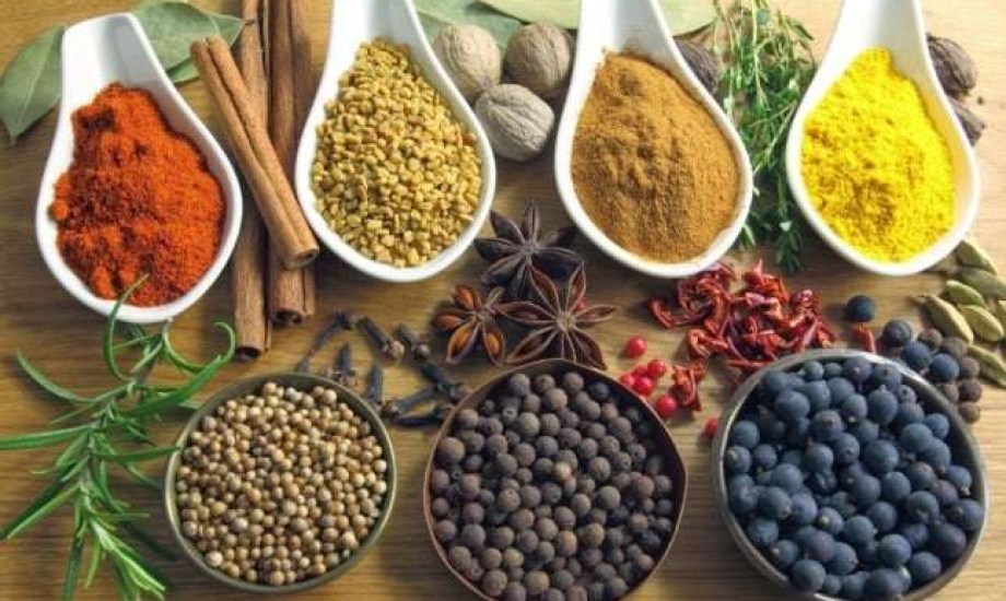 أفضل 10 أعشاب وتوابل لتسريع فقدان الوزن