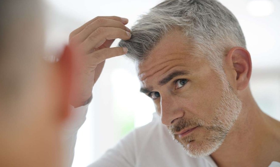 6 أسباب لظهور الشعر الأبيض في منطقة العانة.