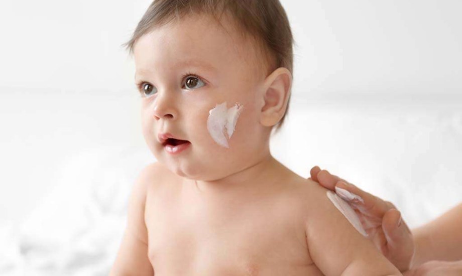  كيف تختارين أفضل منتجات العناية بالبشرة لطفلك حديث الولادة؟
