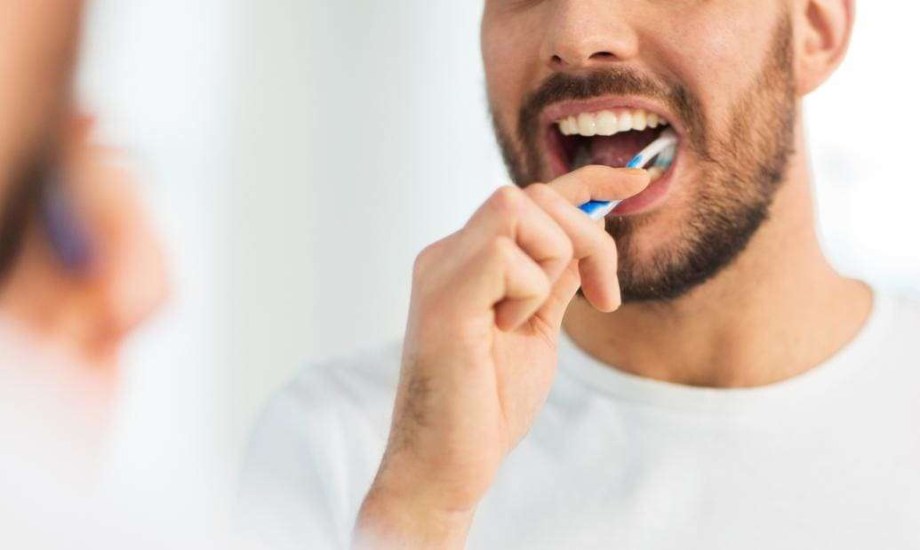 معجون أسنانك قد يهدد نومك ويجعلك في يقظة دائمة