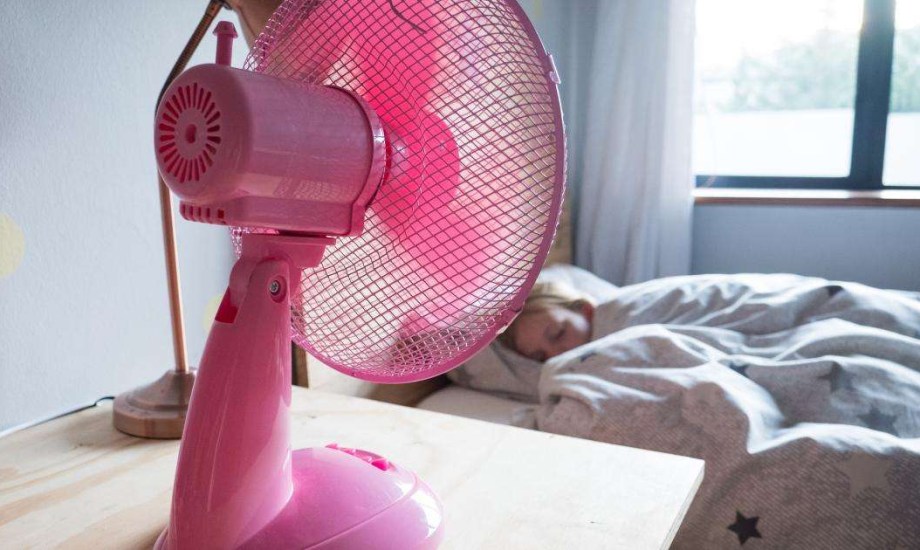 النوم أمام المروحة يصيبك بـ4 مشاكل صحية.. تجنبها باتباع هذه النصائح