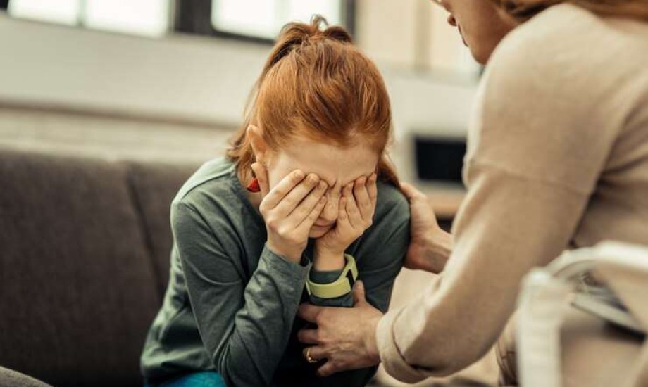 4 أعراض لاضطراب قلق الانفصال عند الأطفال.. حين يتحول التعلق بالوالدين إلى مرض