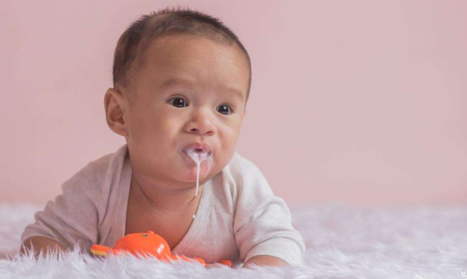 علاج القيء المستمر لدى الأطفال