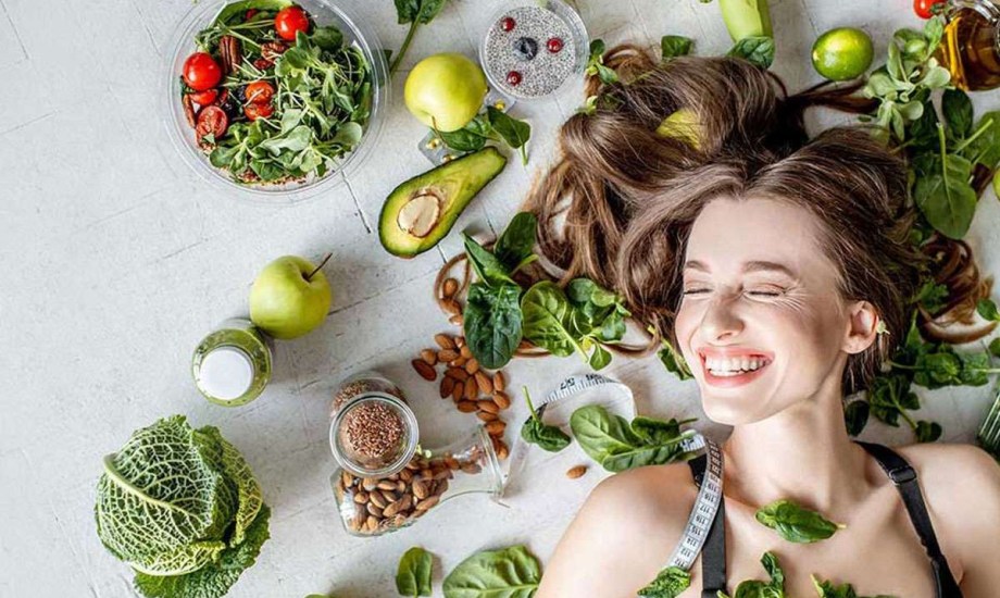 التغذية خطوتك الأولى لصحة شعرك.. 4 أطعمة ضرورية للعناية بفروة الرأس