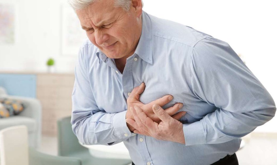 على الظهر والجانب الأيسر.. أوضاع نوم يجب على مرضى قصور القلب تجنبها