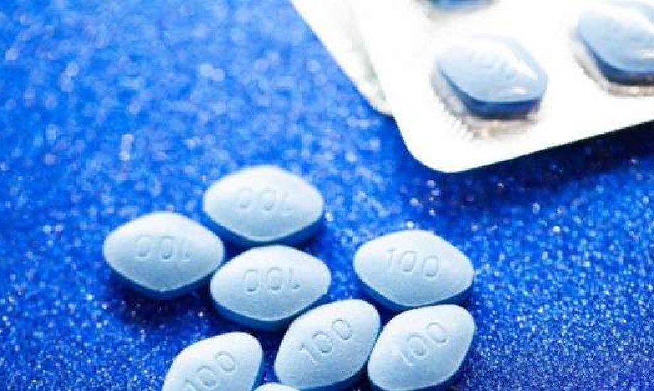 هل يمكن تناول الفياجرا وتادالافيل لعلاج الضعف الجنسي