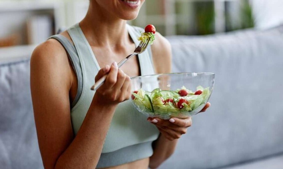 5 سلطات صحية لانتعاش وترطيب الجسم في الحر.. هل جربت البطيخ والزبادي؟