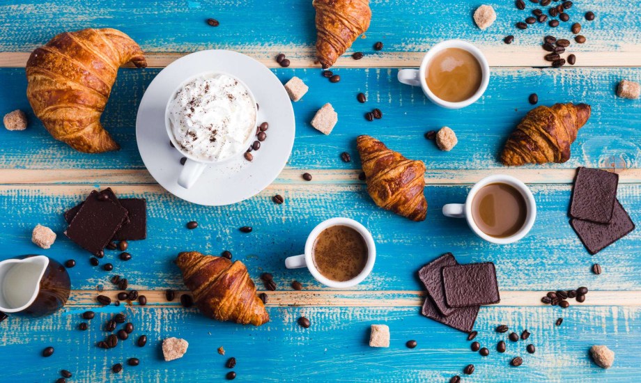 5 أطعمة ومشروبات تزيد شعورك بالتعب