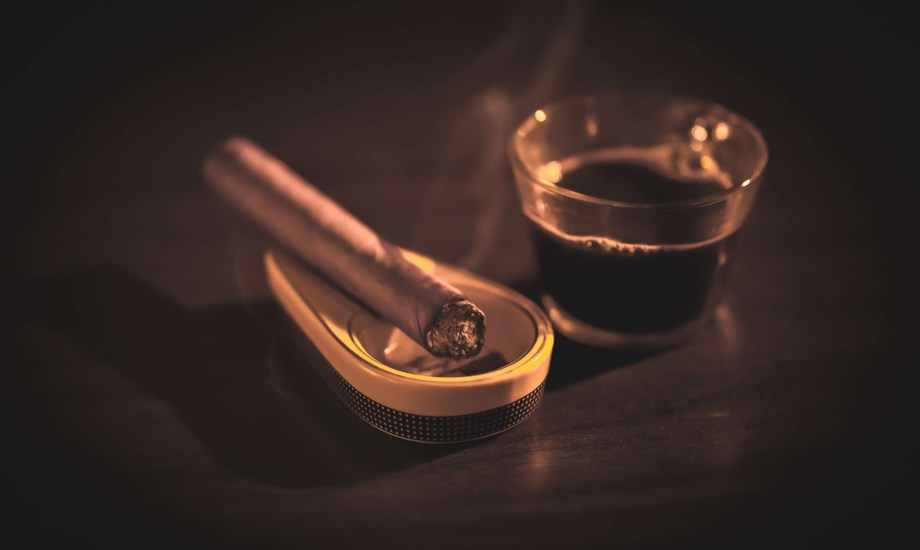 مخاطر التدخين والقهوة معا