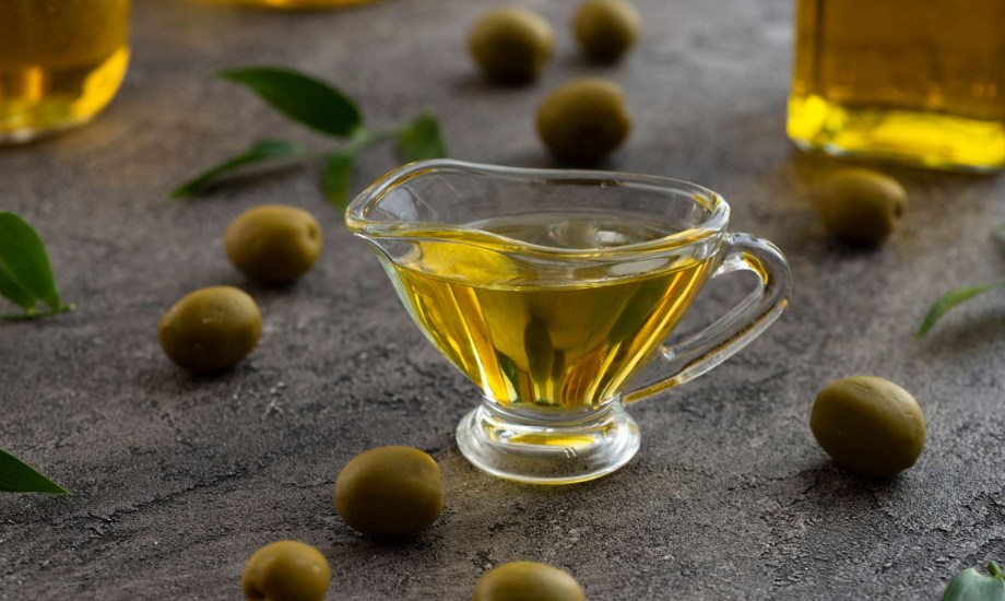 فوائد وضع زيت الزيتون في سرة البطن