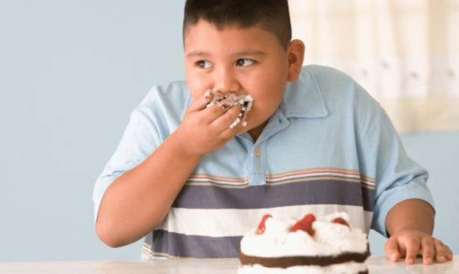 السكريات تسبب السمنة للأطفال 