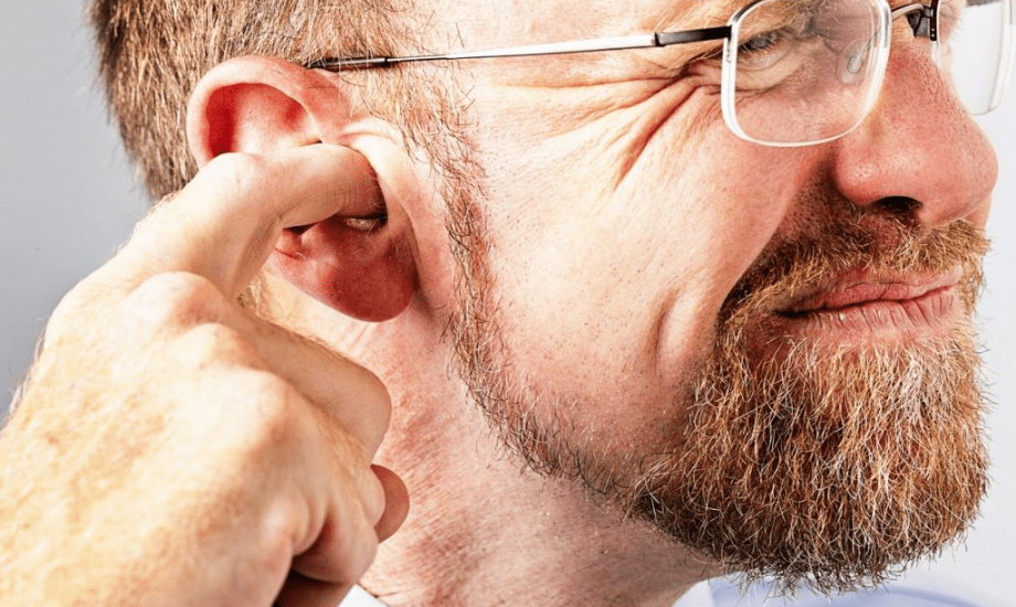 أسباب انسداد الأذن الشمعي