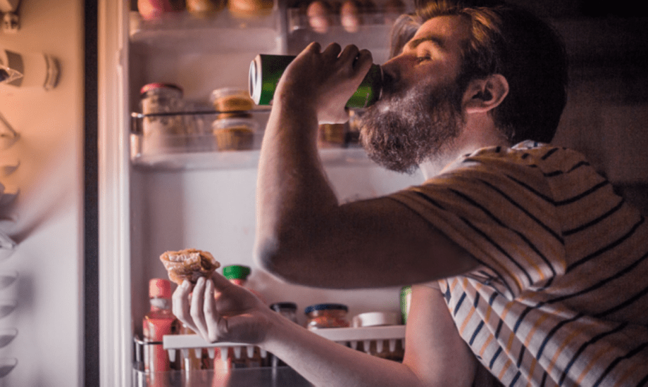 عادات غير صحية تسبب زيادة الوزن