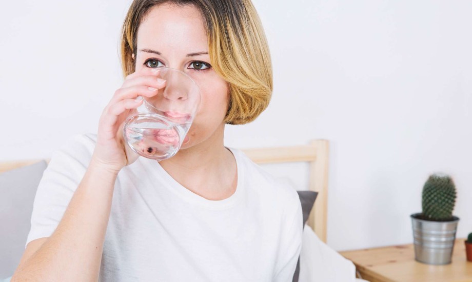 شرب كميات كافية من الماء بالملح