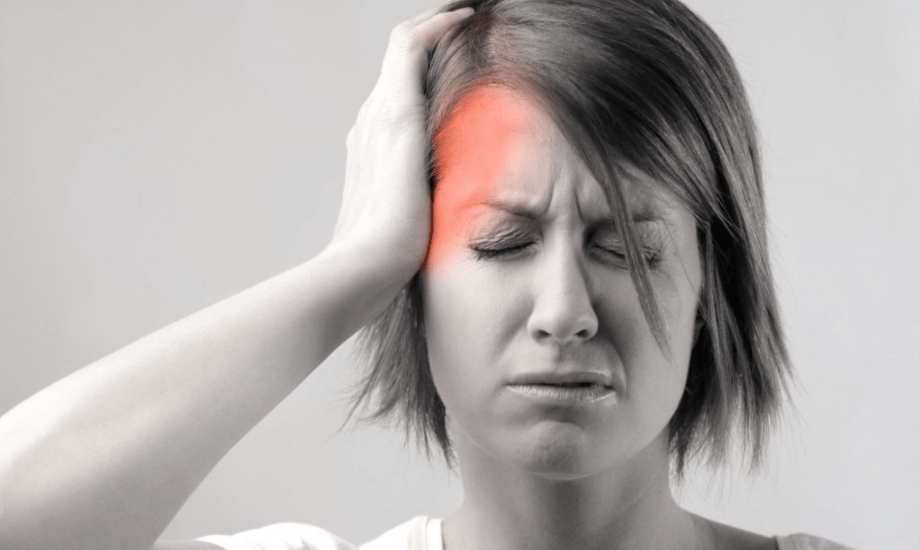 ما هو نقص الفيتامين الذي يسبب نوبات الصداع القوية؟