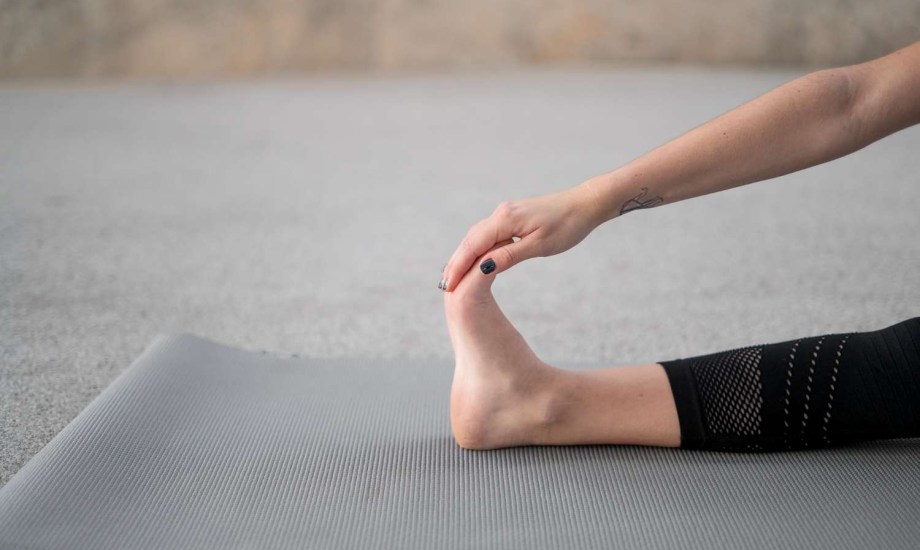 تمارين بسيطة تحافظ على صحة القدمين