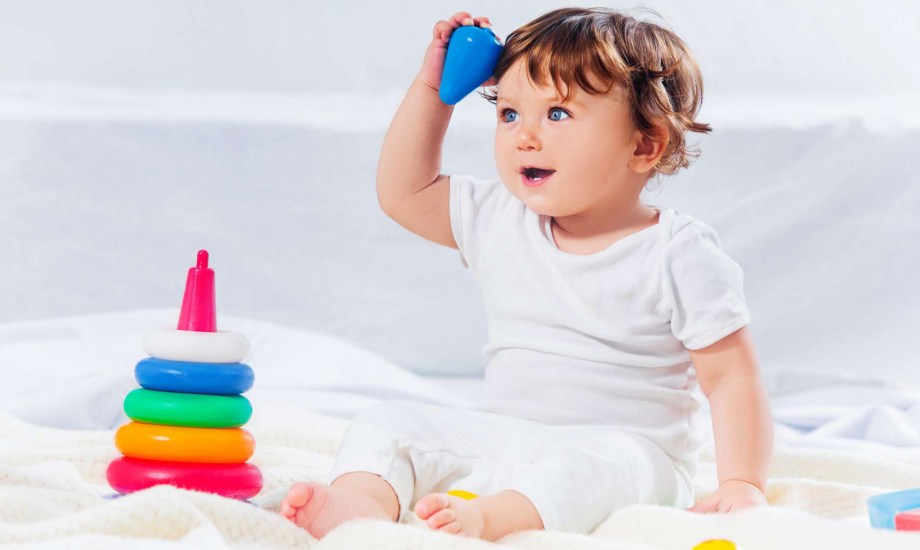 في أي عمر يستطيع الأطفال رؤية الألوان؟