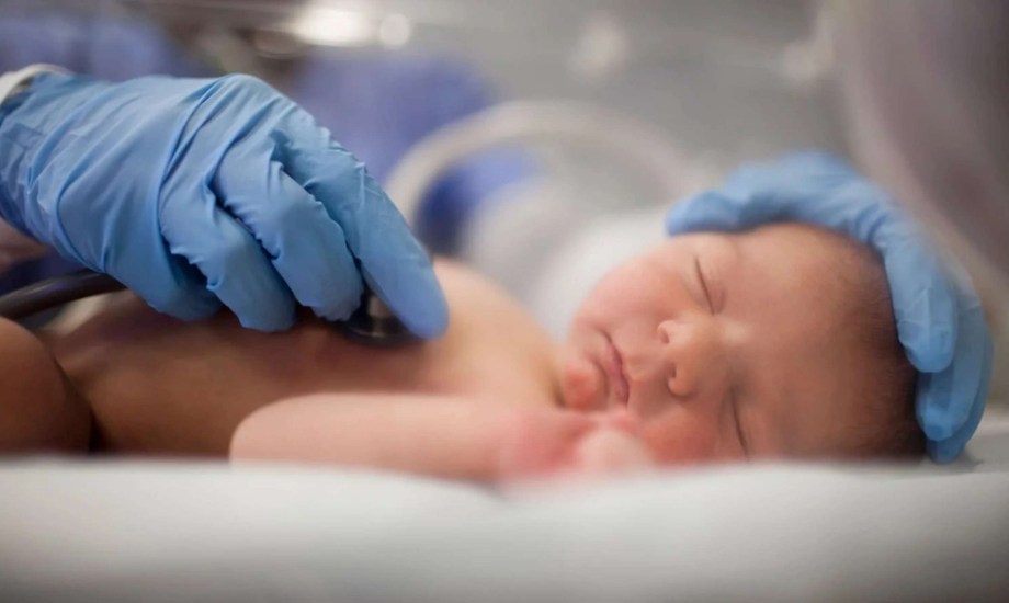 أسباب الخصية المعلقة