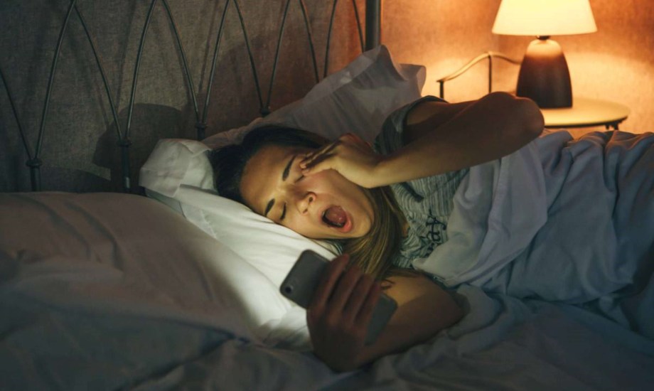 عادات ليلية تضر البشرة