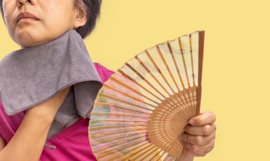 أطعمة ومشروبات تفاقم نوبات الهبات الساخنة