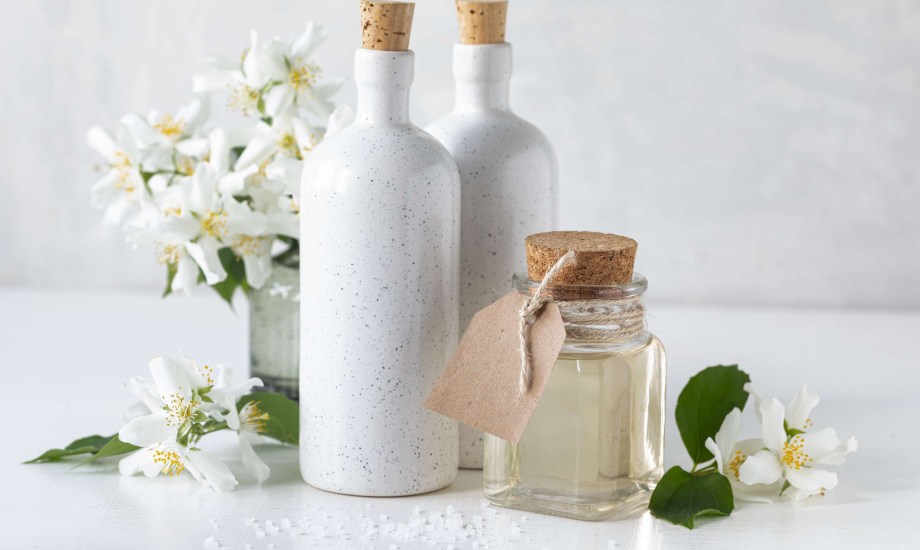 فوائد زيت الياسمين