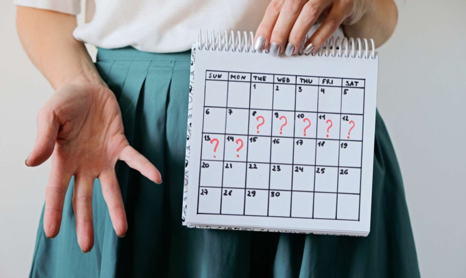 أسباب تأخر الدورة الشهرية الأولى للمراهقات