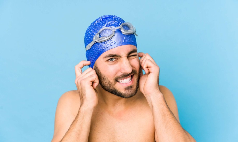 نصائح للوقاية من التهابات الأذن بعد السباحة