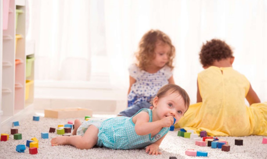 أعراض تظهر على الطفل عند ابتلاع جسم صغير