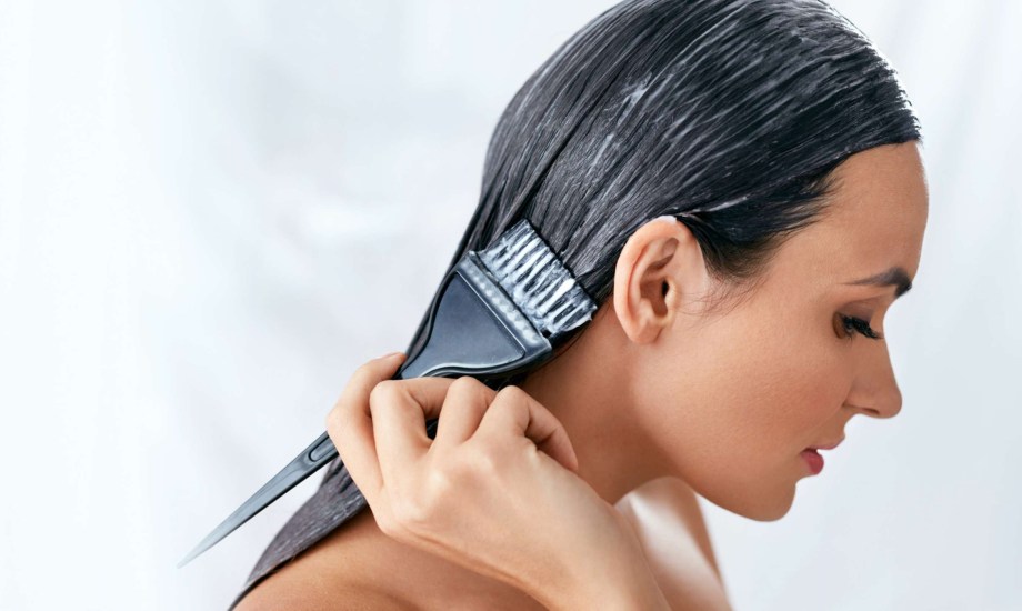 ماسكات منزلية لعلاج كل مشاكل الشعر