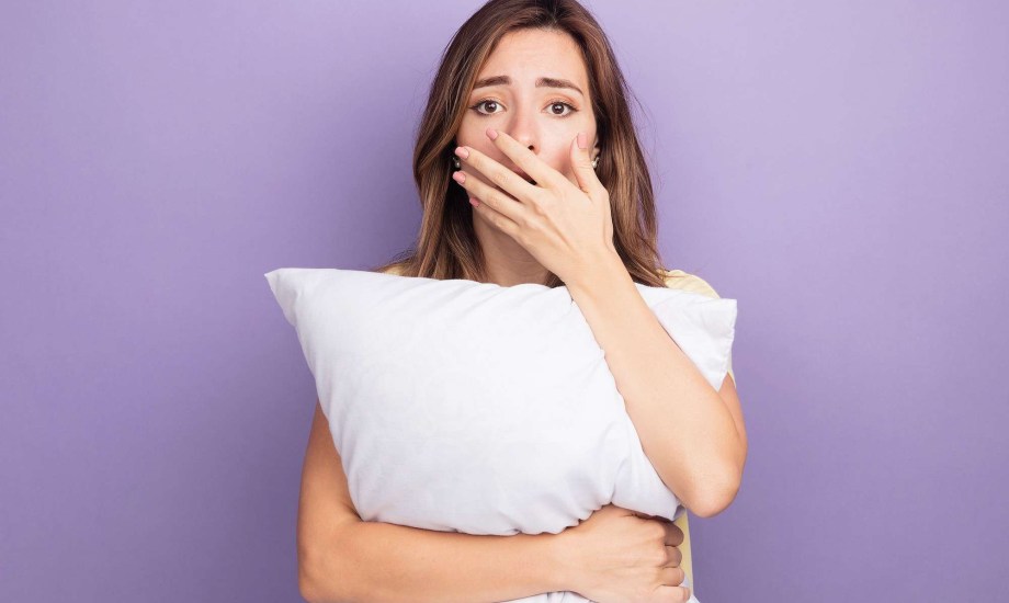 علاج عض اللسان أثناء النوم