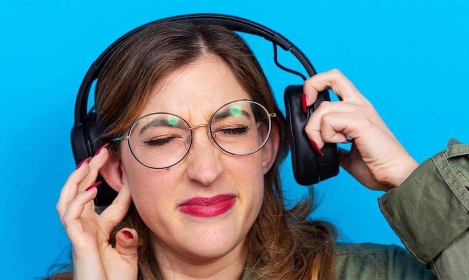 أضرار سماعات الرأس على الأذن