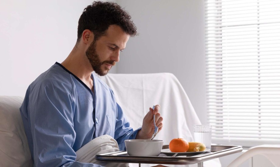 أطعمة ومشروبات مناسبة بعد جراحة استئصال اللوزتين