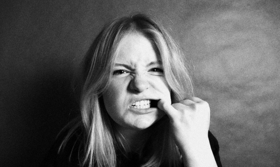 أضرار مضغ الطعام على جانب واحد