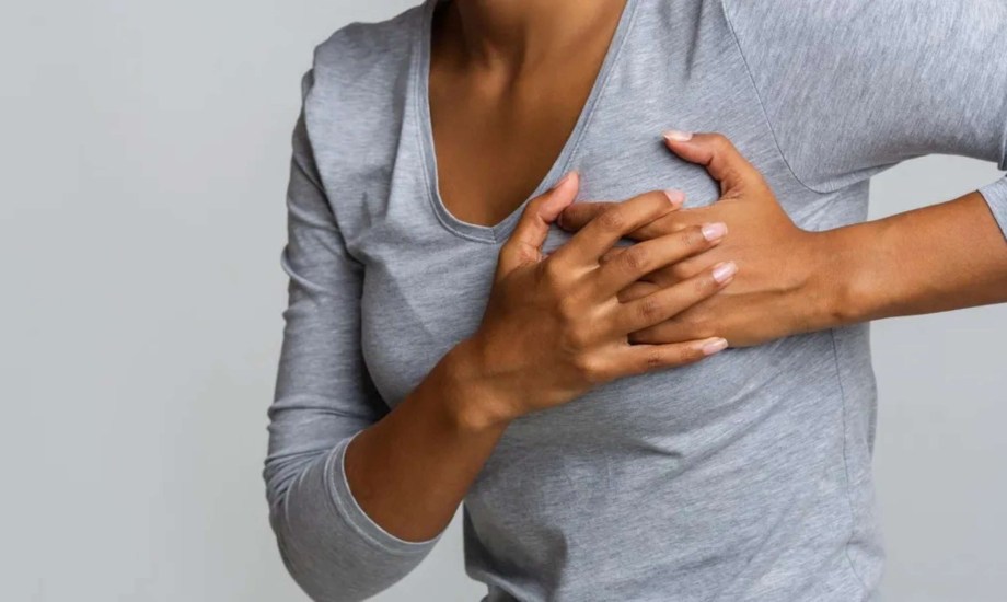 أسباب الشعور بثقل في الثدي