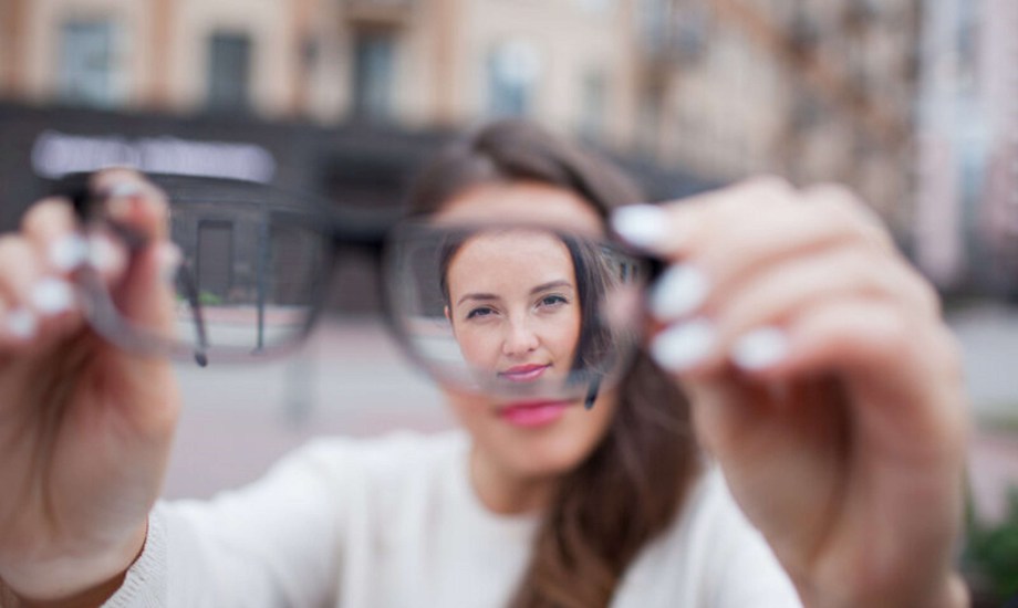 قطرة عين جديدة  لعلاج ضعف النظر القريب