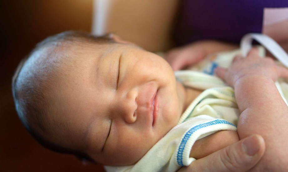 فحوصات ضرورية لحديثي الولادة