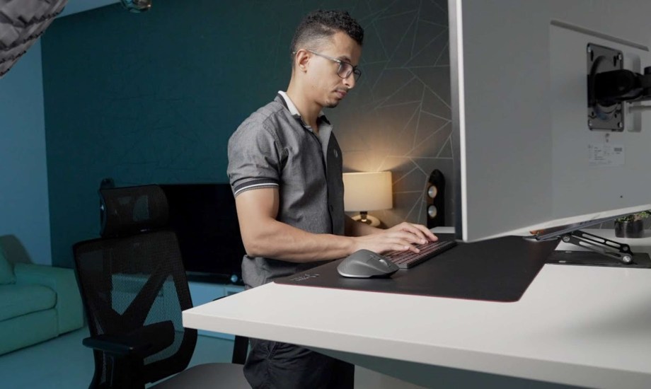 مكاتب الوقوف تخفف آلام الظهر 