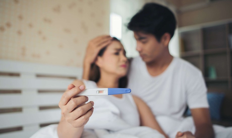 هل الانسحاب قبل القذف يمنع الحمل؟ 