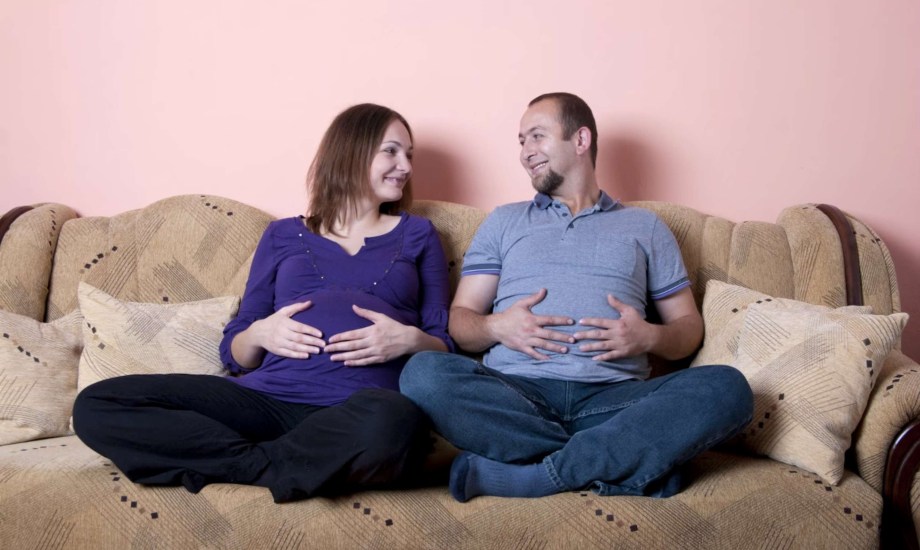 أعراض يتشاركها الرجل مع زوجته الحامل
