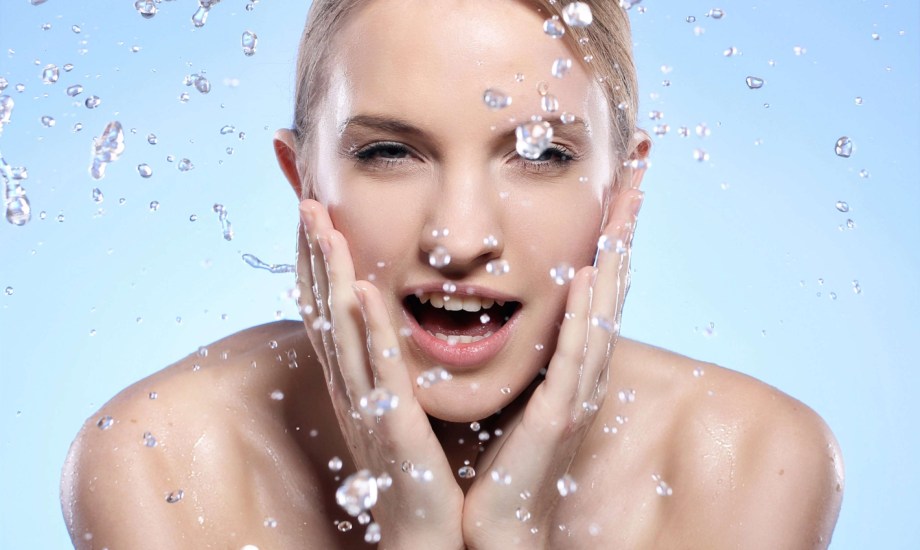 فوائد غسل الوجه بالماء والملح