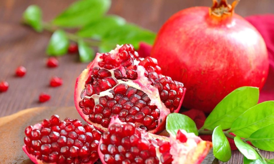 فوائد الرمان للشعر